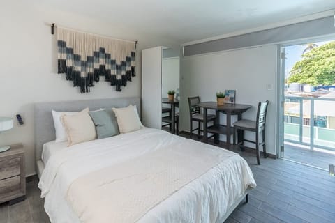 Beachfront studio with queen bed