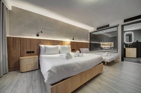 Deluxe Triple, Internal Room, Window, No View (Spa Bath in Bathroom) | In-room safe, desk, laptop workspace, iron/ironing board