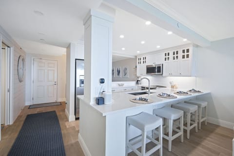 Kitchen Bar Counter & Hallway