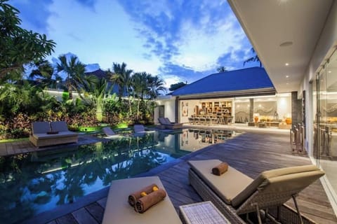 Private Pool and sun lounge