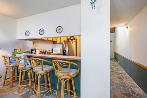 Kitchen Seating Area