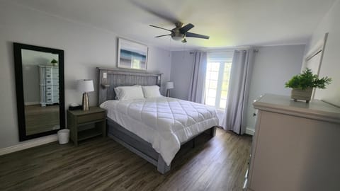 Master with Ensuite and King Bed
