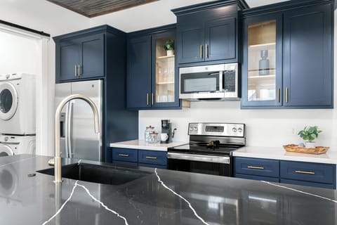 Keurig, Blender, Toaster, Pots & Pans, Spice Rack