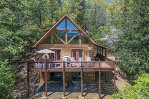 Warne Vacation Rental | 2BR + Loft | 2BA | Stairs to Enter | 2,300 Sq Ft