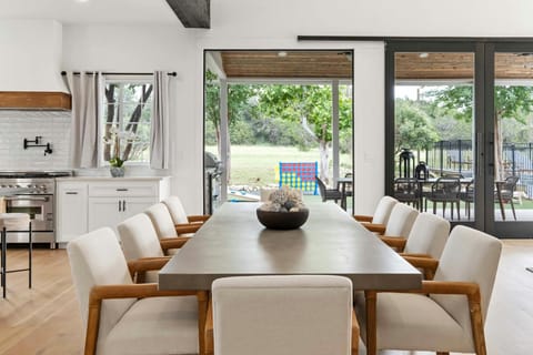 Dining room table that seats 10 people