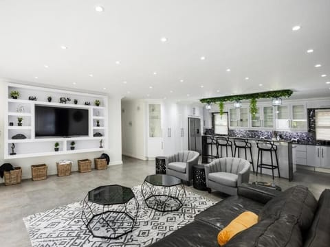 Deluxe Suite | Living area
