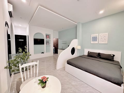 Superior Studio | Blackout drapes, soundproofing, WiFi (free)