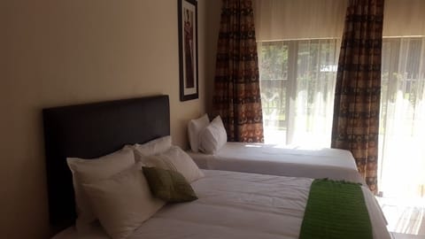 Family Room (Room 8) | 13 bedrooms, Egyptian cotton sheets, premium bedding, down comforters