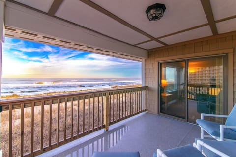 DS302: The Sandbar | Private Oceanfront Terrace at Sunrise
