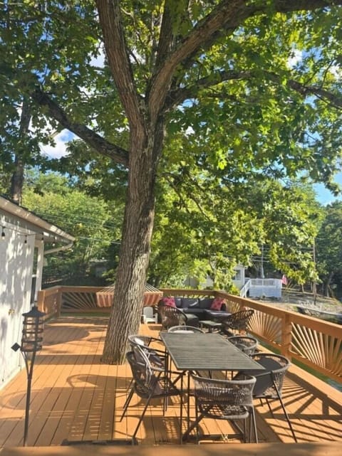 Granary‑house‑lakefront‑deck‑dining‑lounge