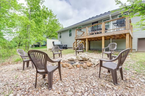 Eureka Springs Vacation Rental | 3BR | 2BA | 1 Step Required | 1,547 Sq Ft