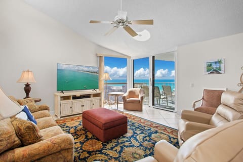 01-Mainsail-382-Living