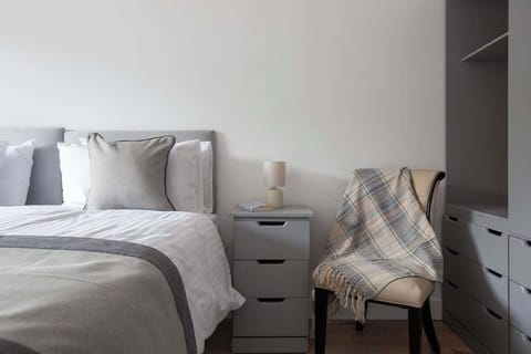 Can be configured as 2 singles or as 1 superking bed