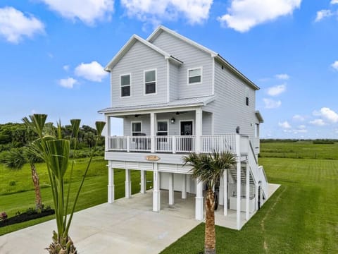 Your coastal reset starts here—Captain’s Quarters on Galveston Island, with wide-open views and quiet nature next door.