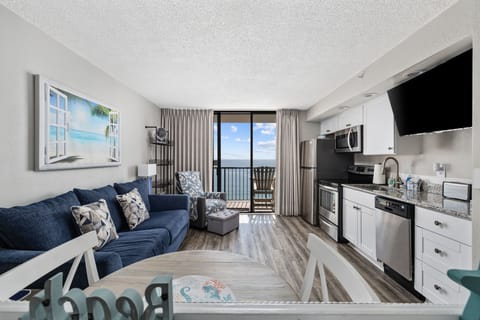 Space to stretch out, relax, and make vacation memories in comfort.