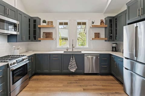 Well appointed kitchen with all you will need