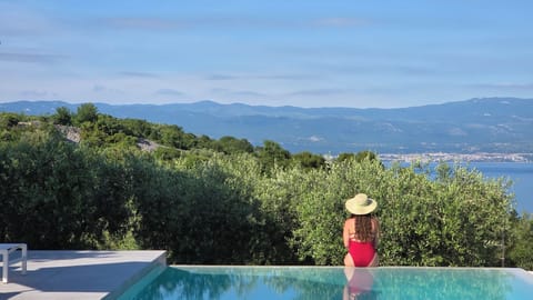 Infinity-Pool View