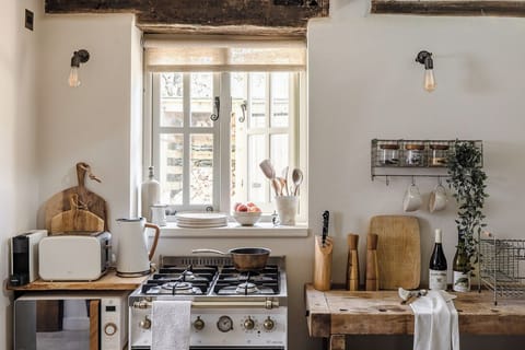 465eb1b0-f31e-4d6c-aaca-eae680394a7f