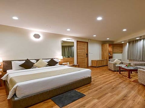 Deluxe Double Room, City View | In-room safe, desk, iron/ironing board (on request), WiFi (free)