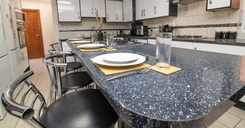 Iron/ironing board, free WiFi, bed sheets