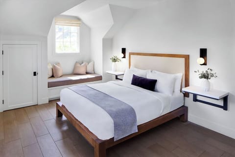 The Loft Spa Suite | Premium bedding, individually decorated, individually furnished, desk