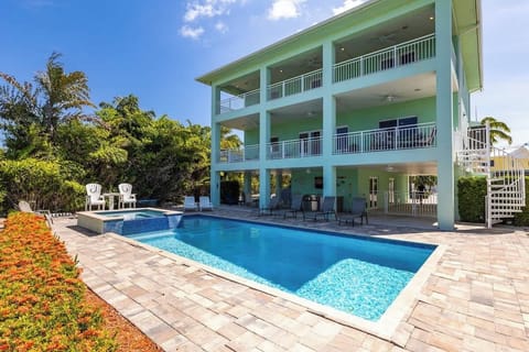 Enjoy your very own private backyard oasis!