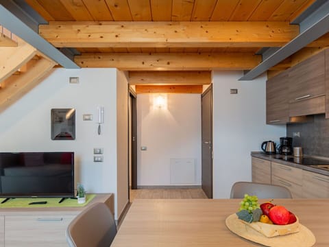 Cloud, Sky, Mountain, Property, Plant, Nature, Flowerpot, Building, Natural Landscape, Highland