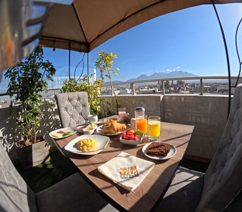 Free daily buffet breakfast