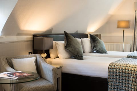 Superior Room, 1 King Bed | In-room safe, desk, iron/ironing board, free cribs/infant beds