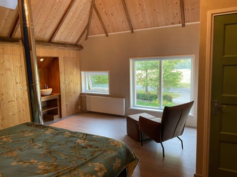 House | 1 bedroom, individually furnished, bed sheets