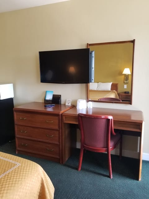 Standard Room, 2 Double Beds | Room amenity