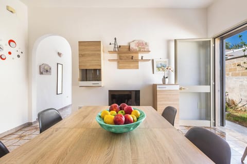 Villa | Dining room