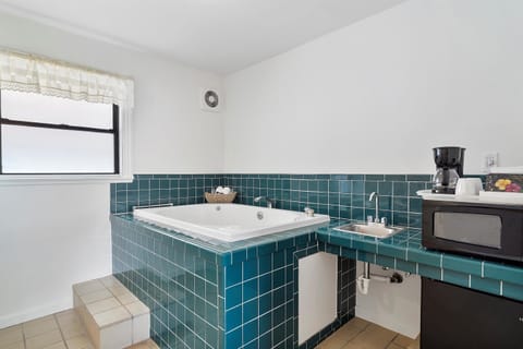 Cottage, Jetted Tub | Bathroom | Combined shower/tub, spring water tub, hair dryer, towels