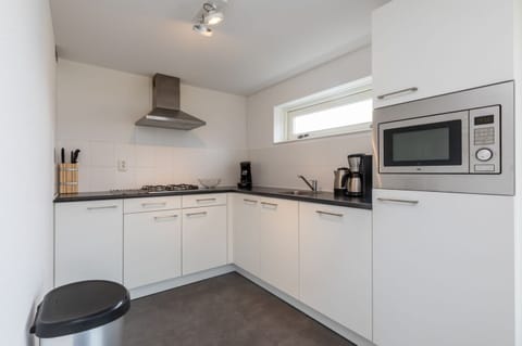 House | Private kitchen | Microwave, highchair