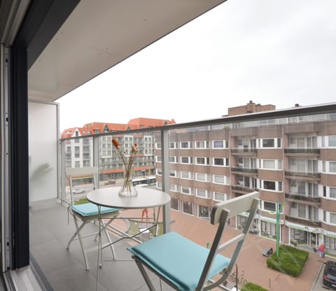 Apartment | Outdoor dining