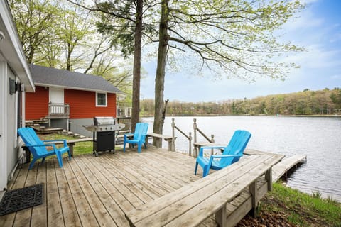 "Such a beautifully decorated space and serene view/water frontage! Very close and convenient drive to Lake Ann restaurants/store/playground. Troy was very accommodating and easy to get ahold of! Would definitely stay here again. Thank you!"
-Steph, May 2024