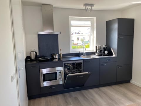 House | Private kitchen | Stovetop, electric kettle, highchair