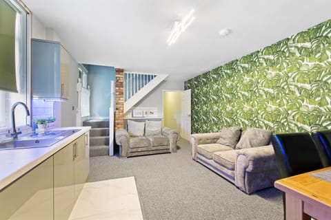 House, Private Bathroom | Lounge