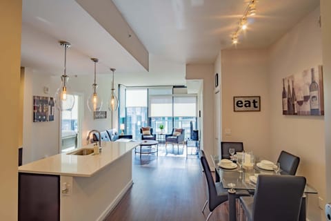 Apartment, 2 Bedrooms | Dining
