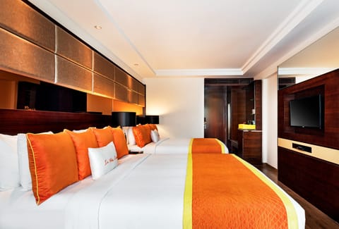 Zone Quad | Premium bedding, in-room safe, desk, laptop workspace