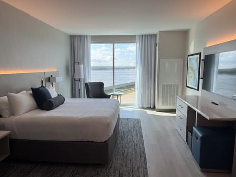 Premium bedding, pillowtop beds, in-room safe, desk