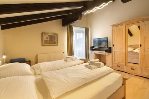 Apartment | 2 bedrooms, individually furnished, bed sheets