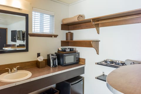 1 King Bed with Air Conditioning (No Pets Allowed) | Bathroom | Combined shower/tub, free toiletries, hair dryer, bathrobes