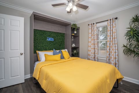 Beautiful Queen Sized Bed!
