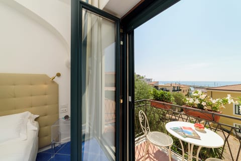 Deluxe Room, Garden View | Balcony