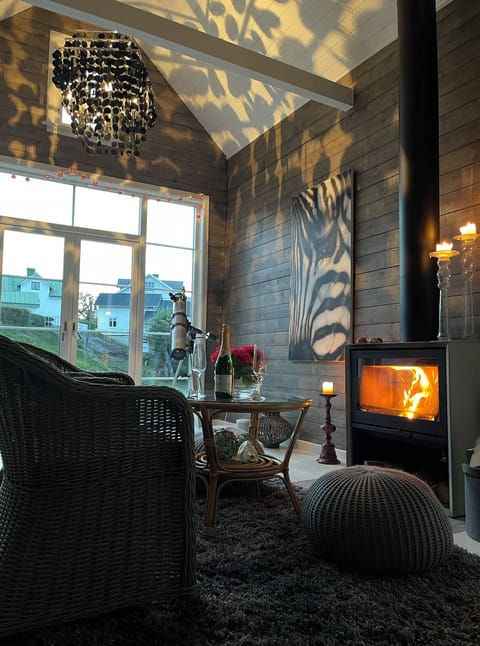 Deluxe Cabin, Canal View | 2 bedrooms, free WiFi, bed sheets