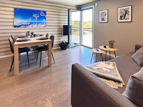 Apartment | Dining
