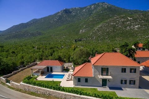 Villa | Exterior