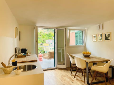 Superior Apartment, Sea View | Living area