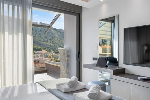 Superior Triple Room, Sea View | In-room safe, soundproofing, iron/ironing board, free WiFi